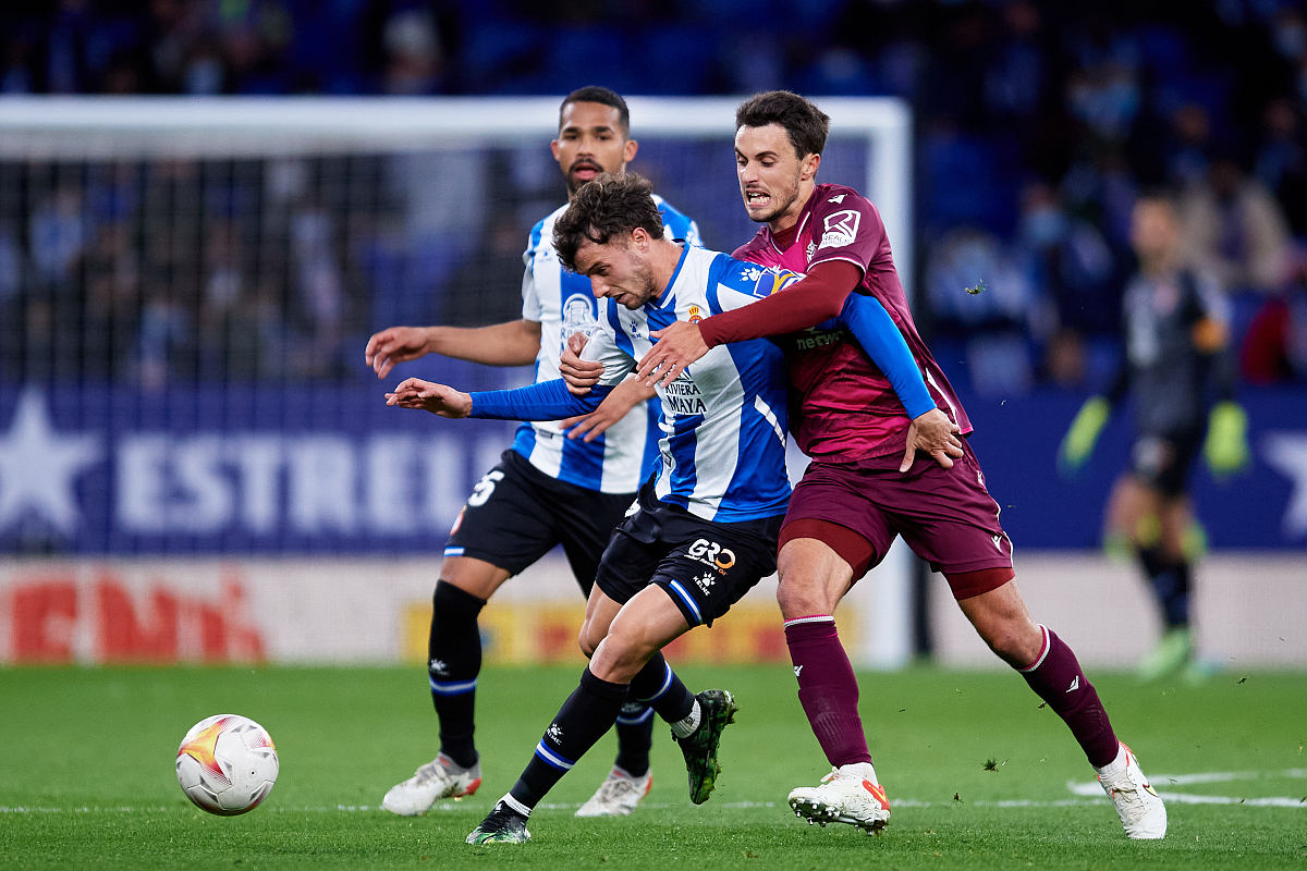 kaiyun-费耶诺德迎法甲关键赛；转会期豪取连胜；质疑声仍在；资深球员宣示担当的简单介绍